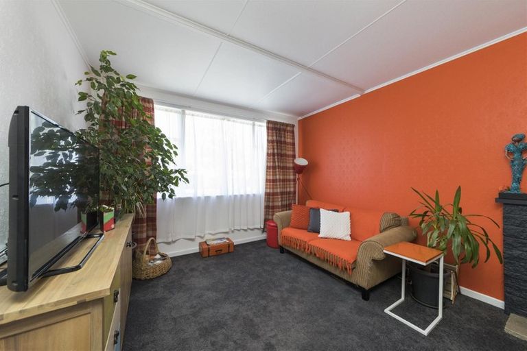 Photo of property in 2 Maunder Street, Marton, 4710