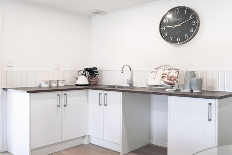 Photo of property in 5 Gallony Avenue, Massey, Auckland, 0614