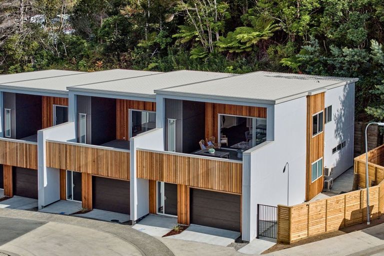 Photo of property in 5 Pakura Place, Wainuiomata, Lower Hutt, 5014