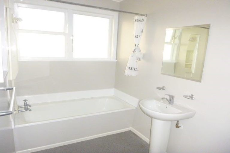 Photo of property in 1/52 Cruickshank Road, Clouston Park, Upper Hutt, 5018