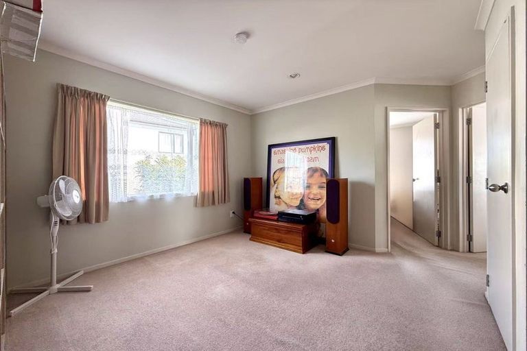 Photo of property in 84 Moyrus Crescent, East Tamaki Heights, Auckland, 2016