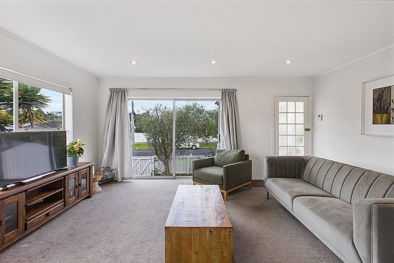 Photo of property in 19 Brook Street, Milford, Auckland, 0620