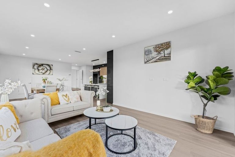 Photo of property in 11 Seagreen Avenue, Rosehill, 2113