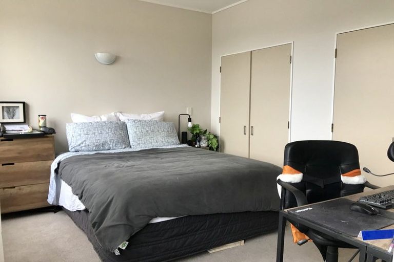 Photo of property in 17 Kent Terrace - Kent Apartments, 6d/16 Kent Terrace, Mount Victoria, Wellington, 6011
