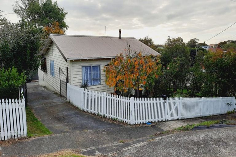 Photo of property in 38 Porter Crescent, Helensville, 0800