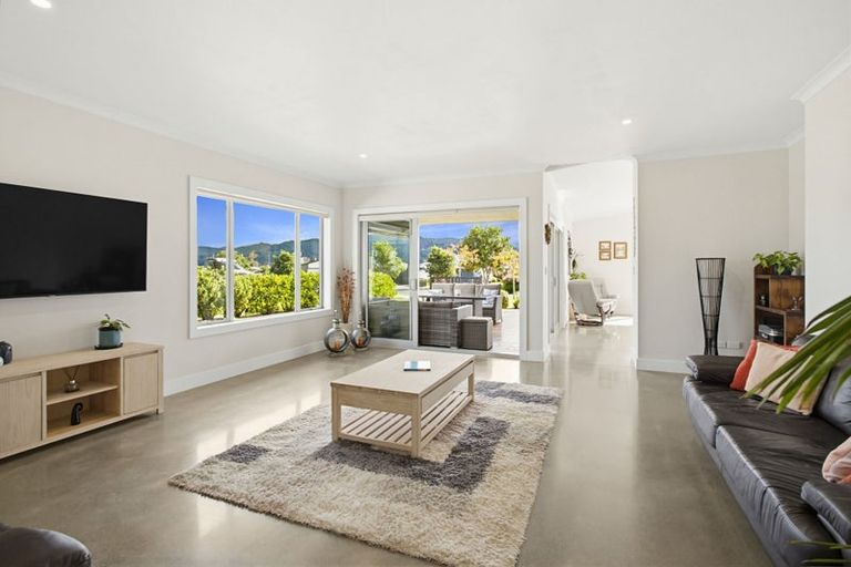 Photo of property in 14 Topping Place, Whitianga, 3510