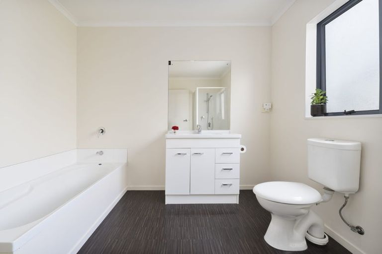 Photo of property in 6 Newfound Way, Glen Eden, Auckland, 0602