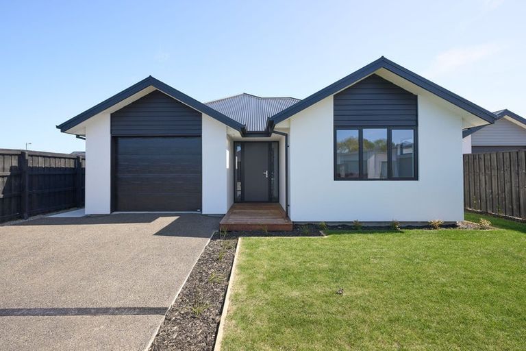 Photo of property in 9 Inch Crescent, Rangiora, 7400