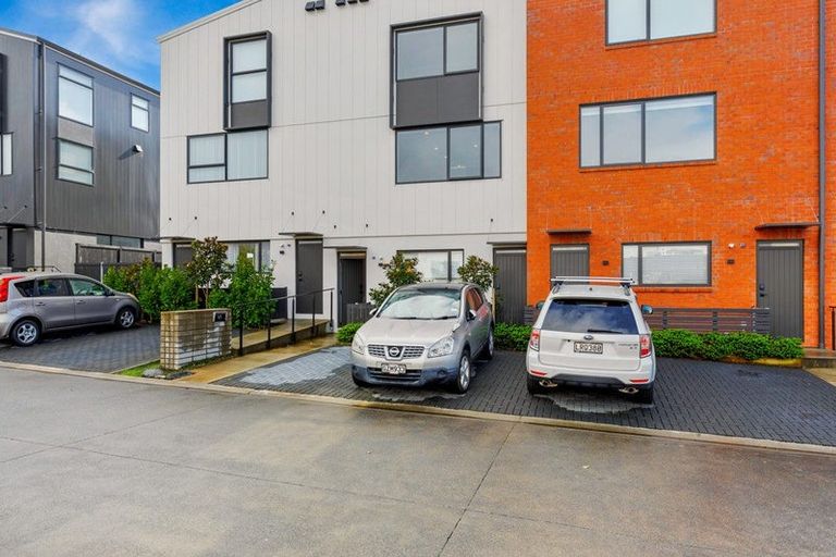 Photo of property in 6/4 Matimati Place, Hobsonville, Auckland, 0616