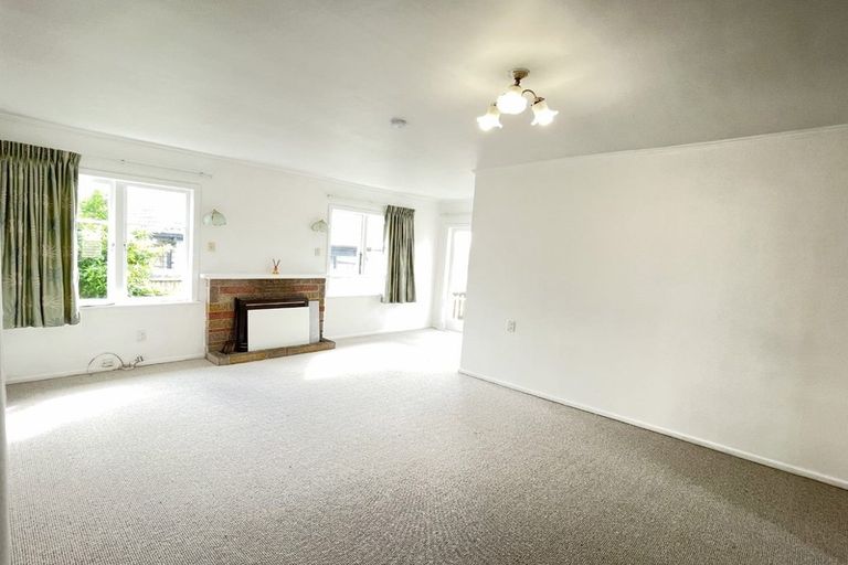 Photo of property in 2 Marlene Avenue, Te Atatu South, Auckland, 0610