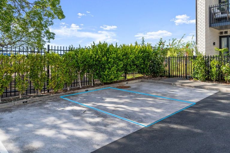 Photo of property in 110/165 Lake Road, Northcote, Auckland, 0627