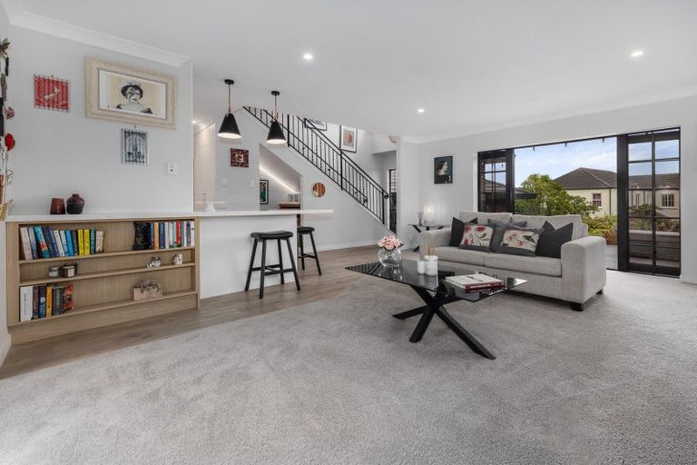 Photo of property in 25 Kilkelly Close, Tawa, Wellington, 5028