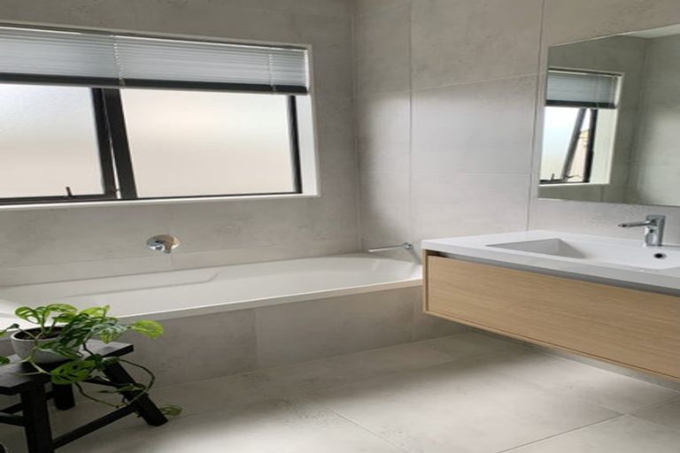 Photo of property in 34 Waituarua Drive, Takanini, 2112