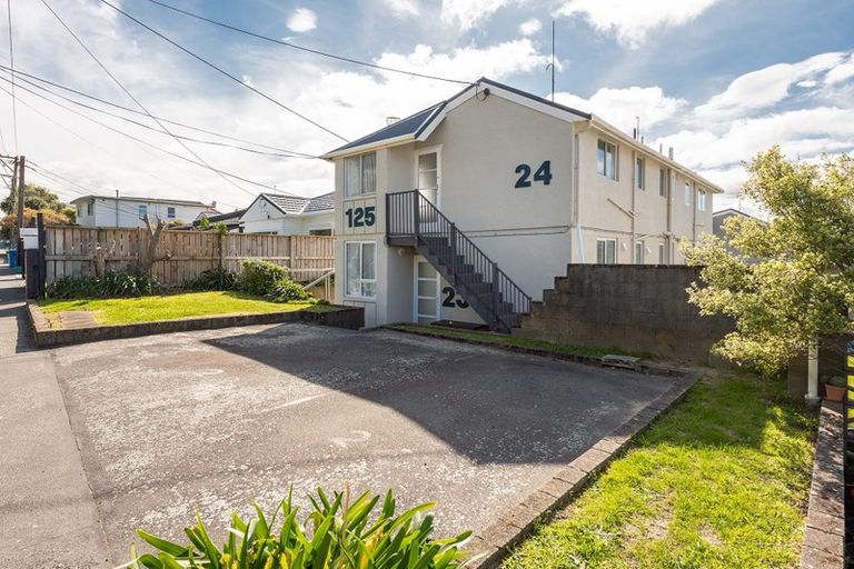 Photo of property in 24/125u Queens Drive, Lyall Bay, Wellington, 6022