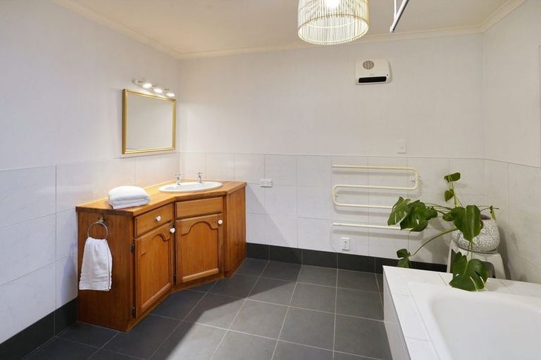 Photo of property in 15 Terrace Road, Leithfield, Amberley, 7481