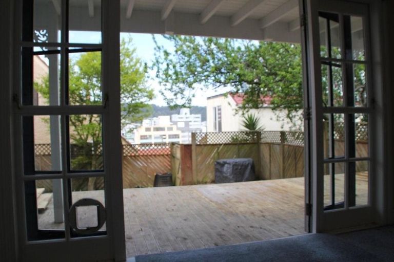Photo of property in Rosemere Backpackers, 6 Macdonald Crescent, Te Aro, Wellington, 6011