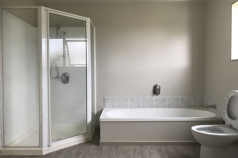 Photo of property in 13 Camelot Place, Glenfield, Auckland, 0629