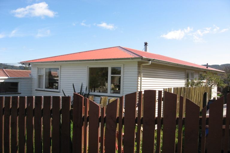 Photo of property in 3 Pollard Street, Wainuiomata, Lower Hutt, 5014