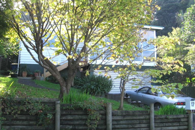 Photo of property in 17 Laingholm Drive, Laingholm, Auckland, 0604