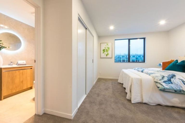 Photo of property in 15 Tahingamanu Road, Hobsonville, Auckland, 0616