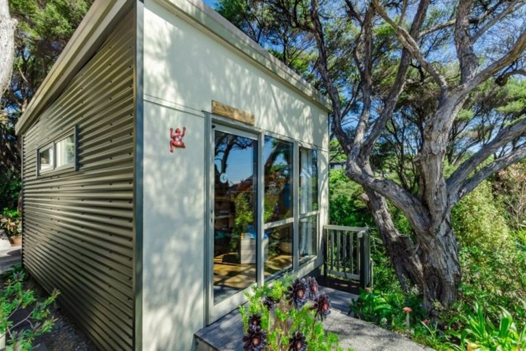 Photo of property in 2 Ocean Vista Lane, Paraparaumu, 5032