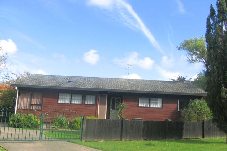 Photo of property in 17 Pekanga Road, Normandale, Lower Hutt, 5010