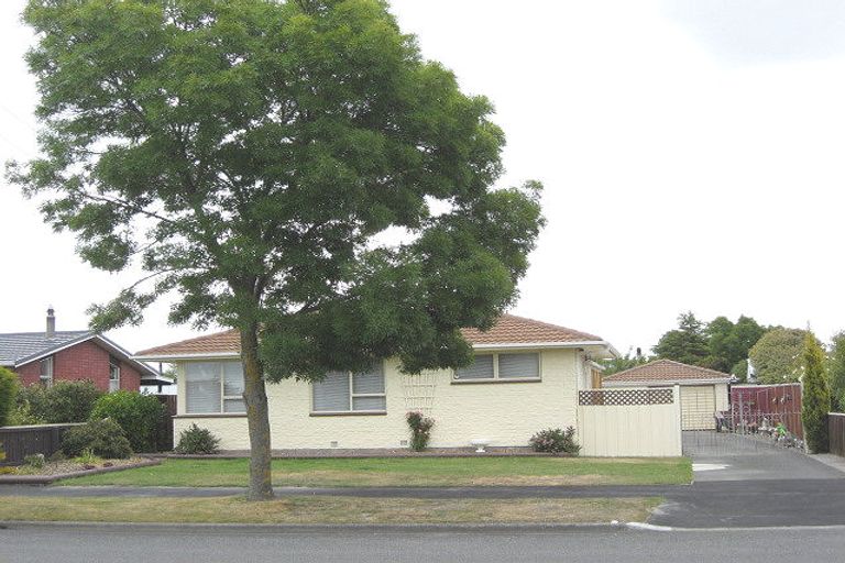 Photo of property in 68 Inwoods Road, Parklands, Christchurch, 8083