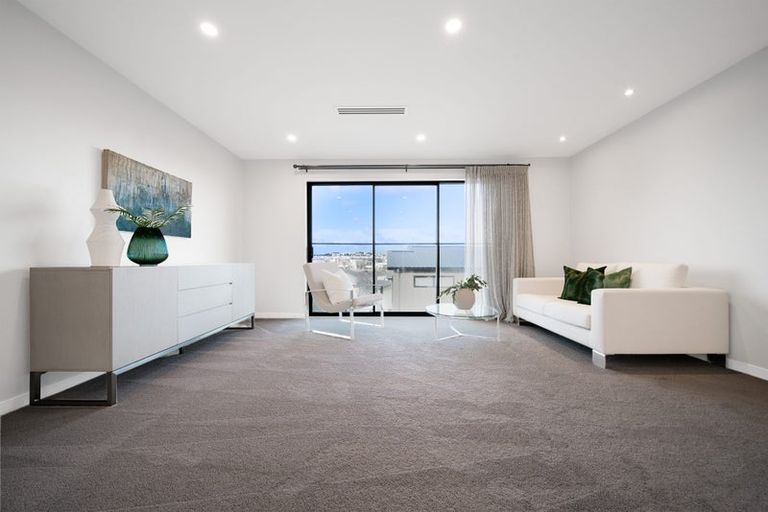Photo of property in 2 Hanikura Street, Long Bay, Auckland, 0630