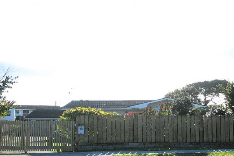 Photo of property in 43 Te Kupe Road, Paraparaumu Beach, Paraparaumu, 5032