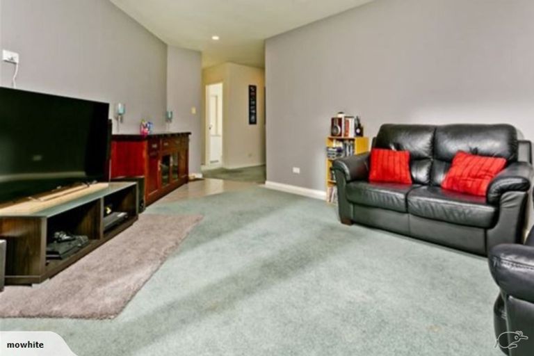 Photo of property in 16 Bluebird Crescent, Unsworth Heights, Auckland, 0632