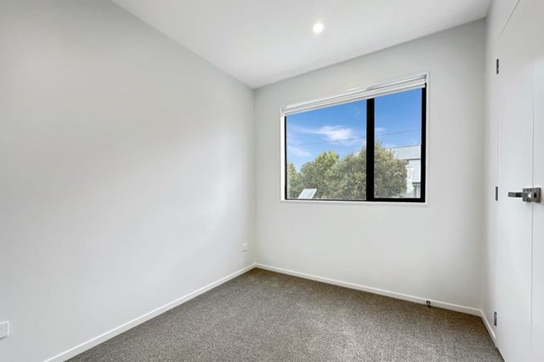 Photo of property in 6/241 Don Buck Road, Massey, Auckland, 0614