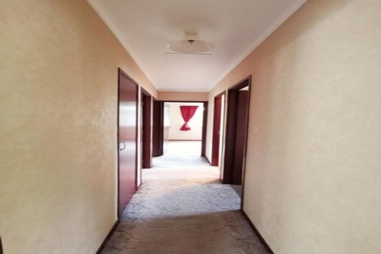 Photo of property in 3 Ciprian Place, Henderson, Auckland, 0612