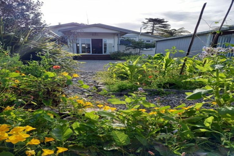 Photo of property in 75 Peel Street, Westport, 7825