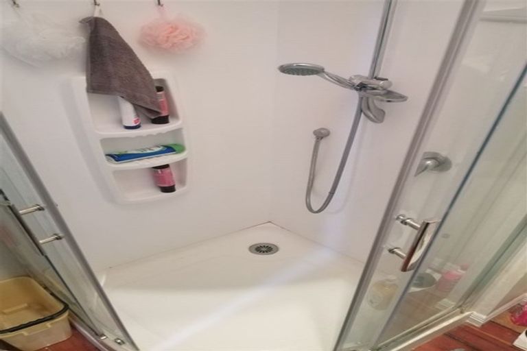 Photo of property in 3 Pleasant Road, Glen Eden, Auckland, 0602