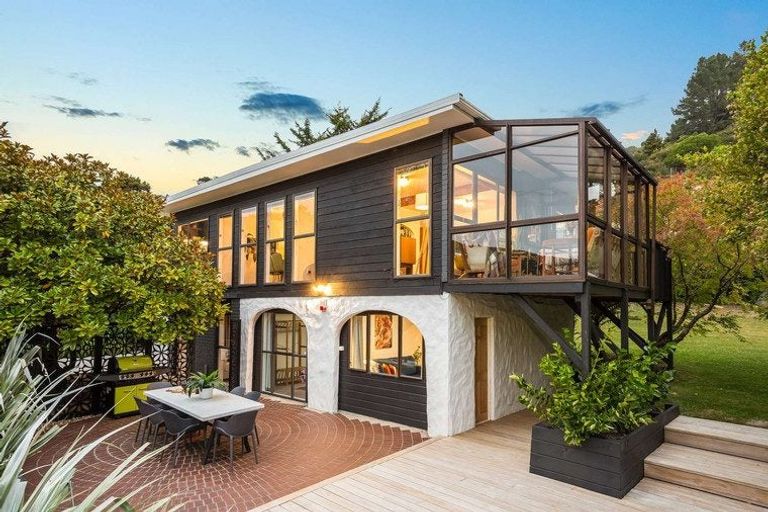 Photo of property in 2 Pohue Grove, Stokes Valley, Lower Hutt, 5019
