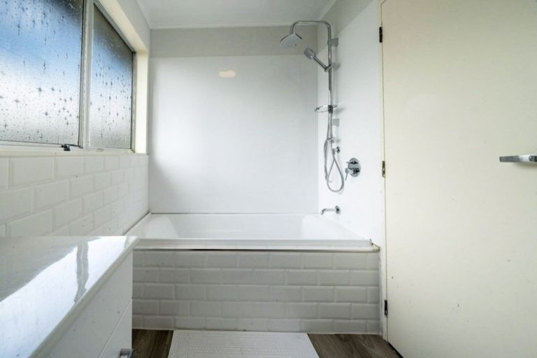 Photo of property in 12 Toporoa View, Ascot Park, Porirua, 5024