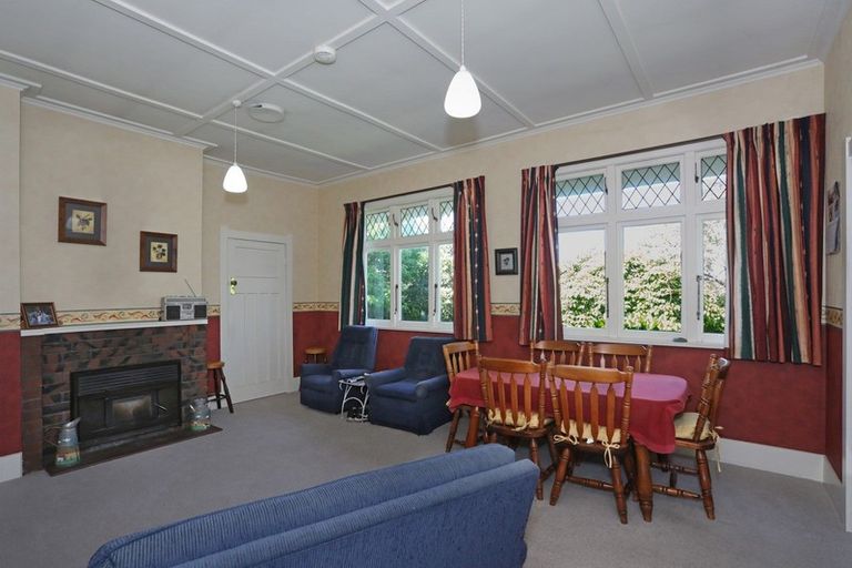 Photo of property in 6 Ross Street, Marton, 4710