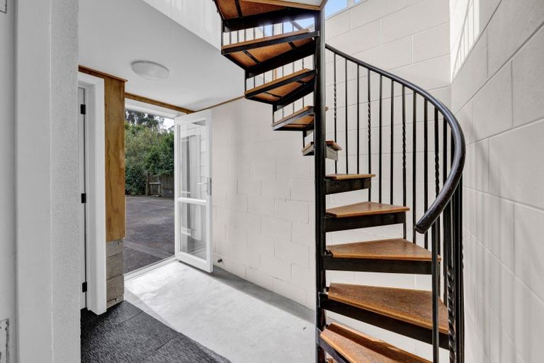 Photo of property in 27 Bonithon Avenue, Moturoa, New Plymouth, 4310