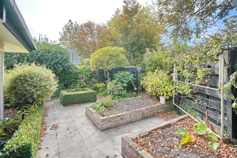 Photo of property in 127 Fendalton Road, Fendalton, Christchurch, 8014