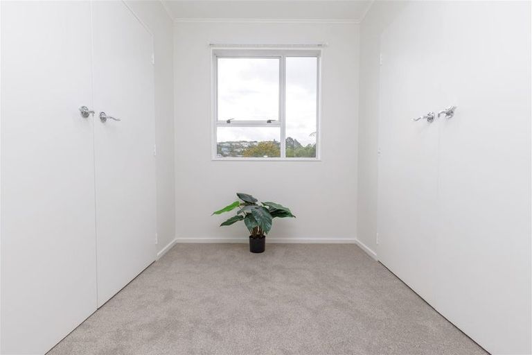 Photo of property in 34 Glanmire Road, Newlands, Wellington, 6037