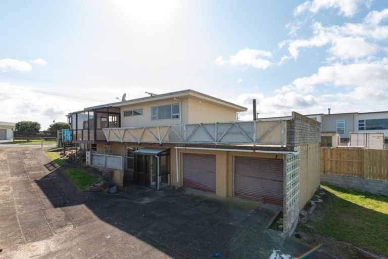 Photo of property in 56 Karewa Parade, Papamoa Beach, Papamoa, 3118