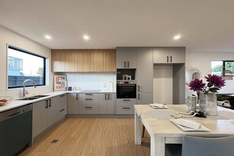 Photo of property in 1/17 Rewarewa Road, Te Atatu Peninsula, Auckland, 0610