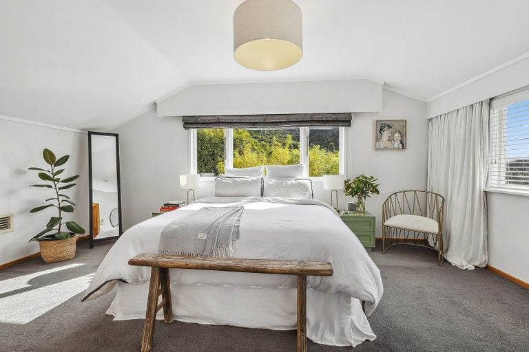 Photo of property in 21 Waikare Street, Karori, Wellington, 6012