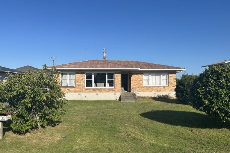 Photo of property in 35 Sandspit Road, Waiuku, 2123
