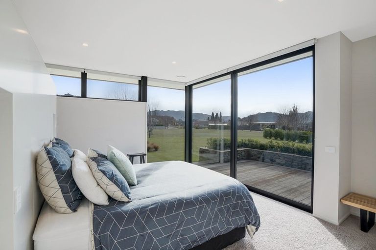 Photo of property in 4 Eden Close, Wanaka, 9305