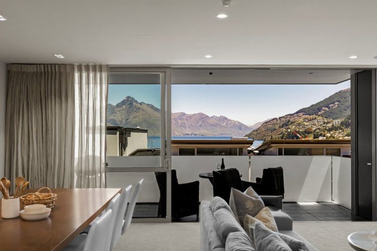 Photo of property in The Beeches Apartments, 4/60 Hallenstein Street, Queenstown, 9300