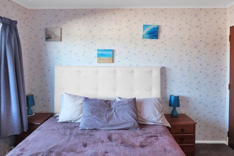 Photo of property in 38 Hennessy Street East, Foxton Beach, Foxton, 4815