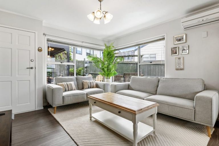 Photo of property in 5/9 Manuka Road, Bayview, Auckland, 0629