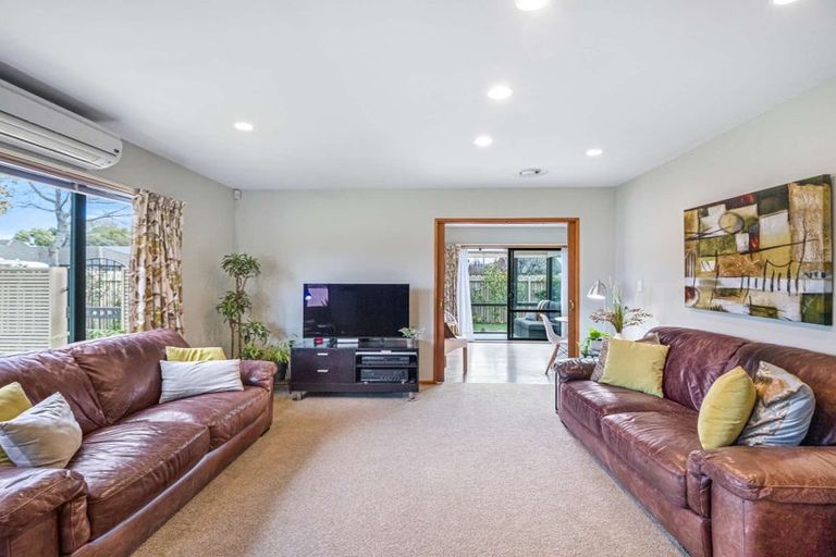 Photo of property in 4 Chesterfield Mews, Russley, Christchurch, 8042