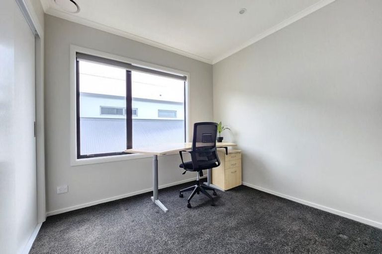 Photo of property in 24 Hokioi Drive, Kenepuru, Porirua, 5022